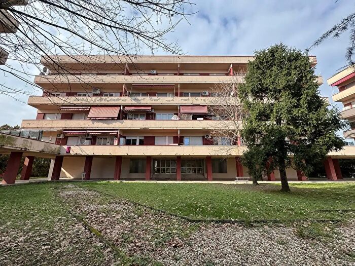 Appartamento trilocale in vendita in Via Calabria, Voghera