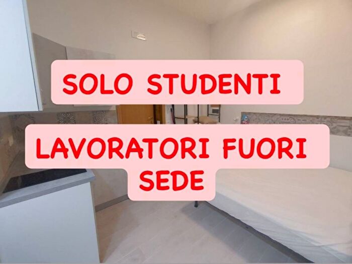 Appartamento monolocale in affitto in Via Bartolomeo Chioccarelli, Mercato, Napoli