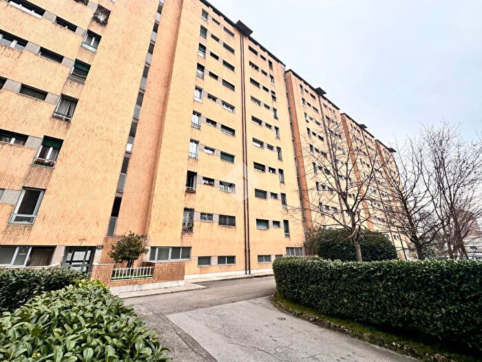 Appartamento trilocale in vendita in Via Uruguay, Milano