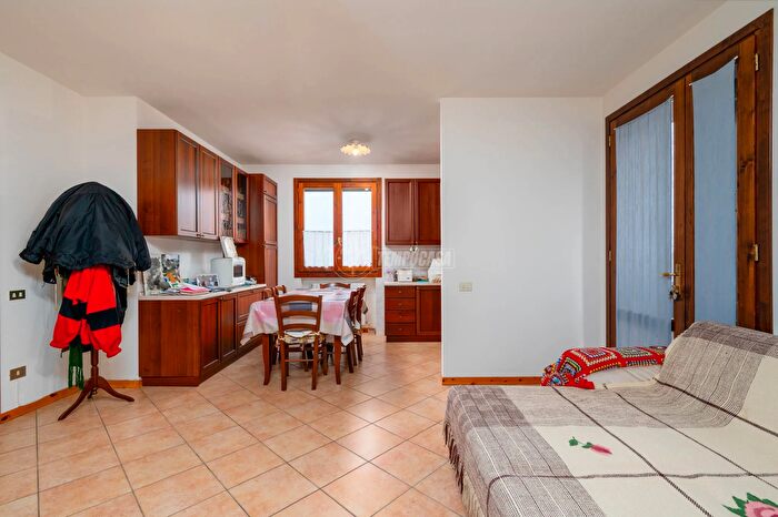 Appartamento trilocale in vendita in Via Zocco, Montese