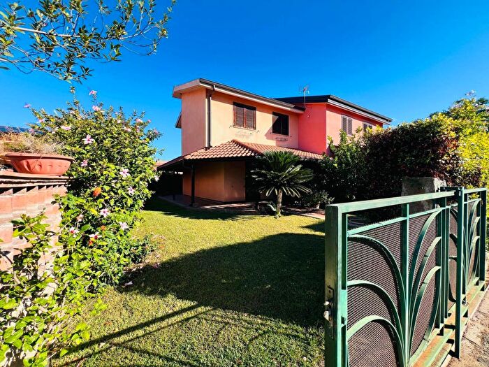 Casa quadrilocale in vendita in Pizzo Vv Contrada Difesa Villaggio Porto Ada, Pizzo