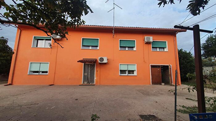 Casa con 7 locali in vendita in Ospedaletto Euganeo