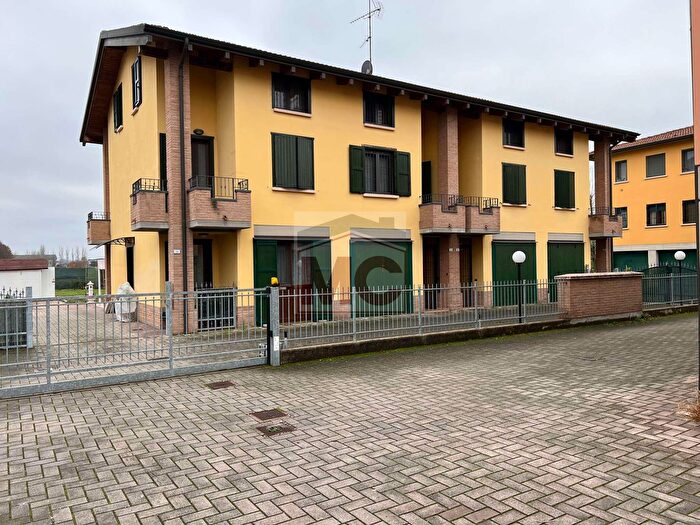 Casa quadrilocale in vendita in Viale Resistenza B, Rubiera