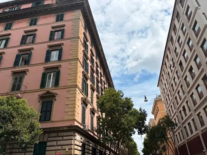 Appartamento trilocale in affitto in Via Valadier, Roma
