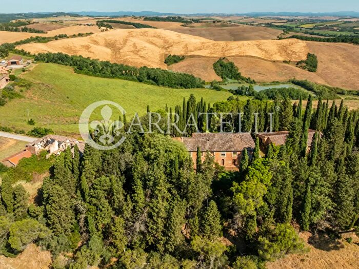 Casa con 16 locali in vendita in Via della Chiocciola, Monteroni D'Arbia