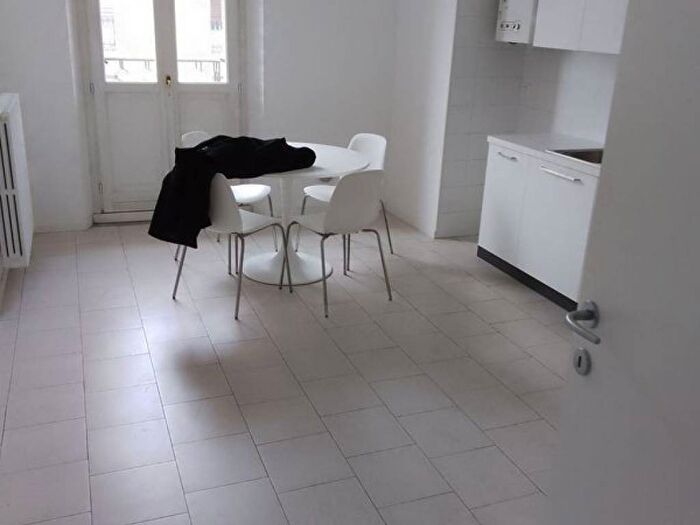 Appartamento bilocale in affitto in Piazza Novembre, Morgagni, Milano