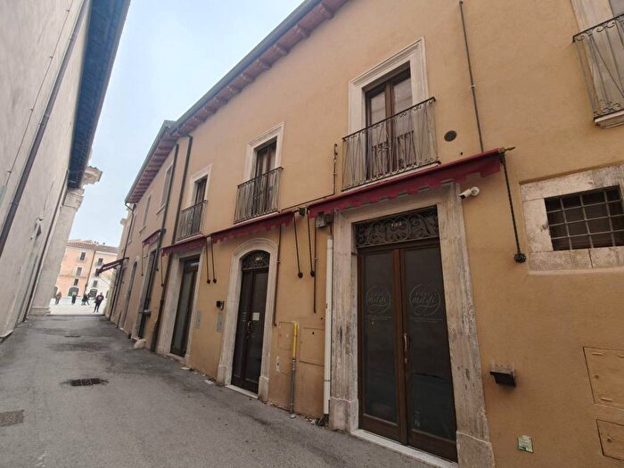 Appartamento trilocale in affitto in Duomo Fontana Luminosa, LAquila