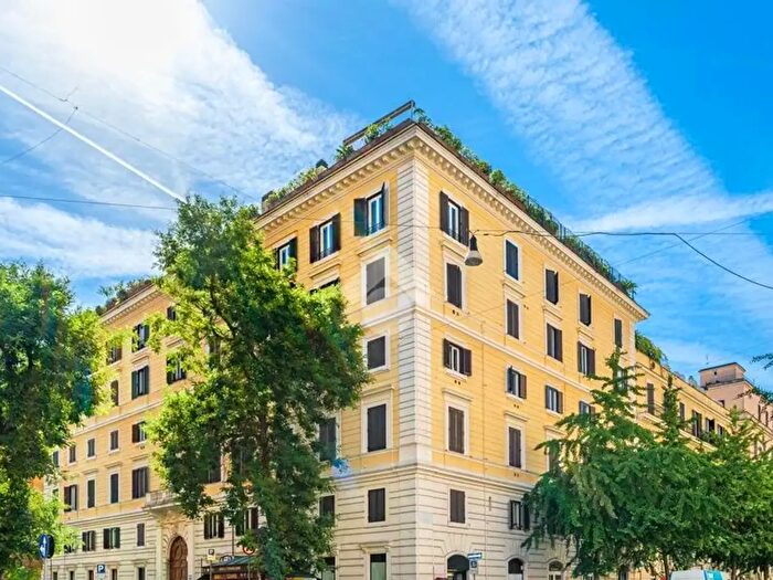 Appartamento trilocale in vendita in Via Germanico, Roma