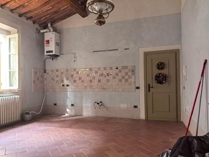 Appartamento trilocale in affitto in Centro, Buti