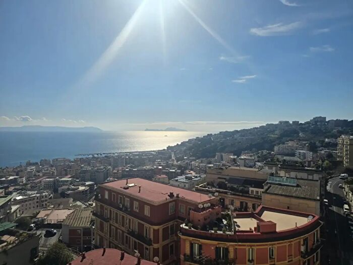 Appartamento quadrilocale in vendita in Via a Falcone, Napoli
