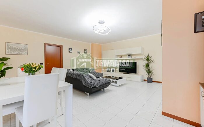 Appartamento trilocale in vendita in Via Aldo Moro, Zanica