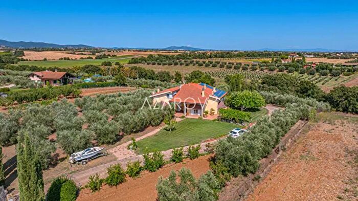 Casa con 6 locali in vendita in Montalto Di Castro