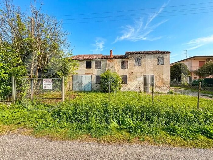 Casa con 10 locali in vendita in Fratta Polesine Via San Giorgi, Fratta Polesine