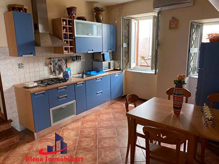 Appartamento quadrilocale in affitto in Via Chiavettieri, Castellammare, Palermo