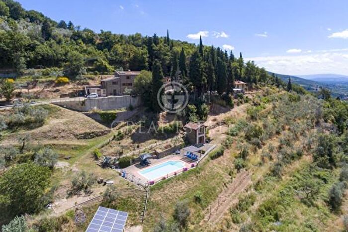 Casa con 6 locali in vendita in Via dOliveto, Loro Ciuffenna