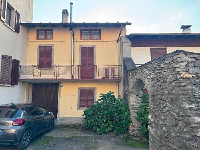 Appartamento con 6 locali in vendita in Via Stretta, Tovo Di SantAgata