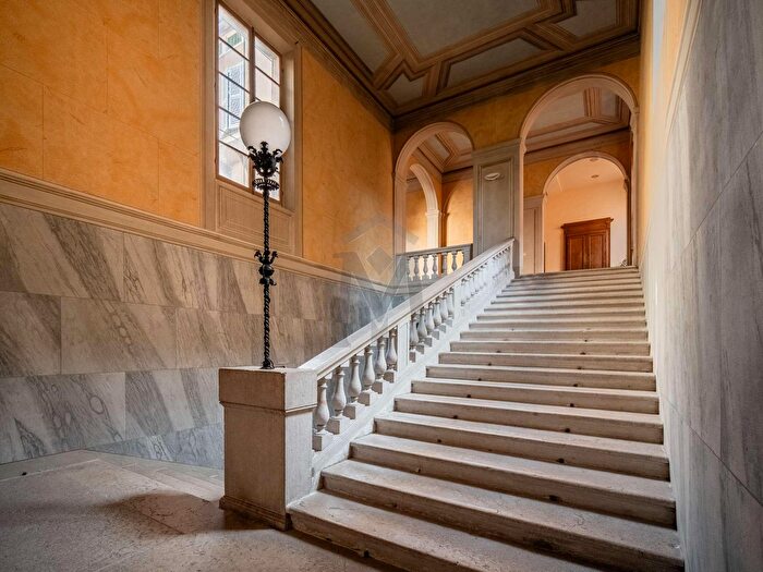 Appartamento con 12 locali in vendita in Corso Giuseppe Garibaldi, Reggio Emilia