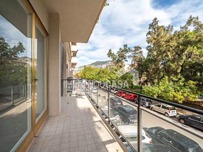 Appartamento con 6 locali in affitto in Via Marchese Ugo, Libertà Villabianca, Palermo