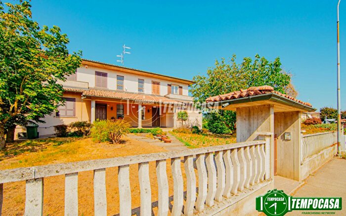 Casa quadrilocale in vendita in Via Rossera, Linarolo