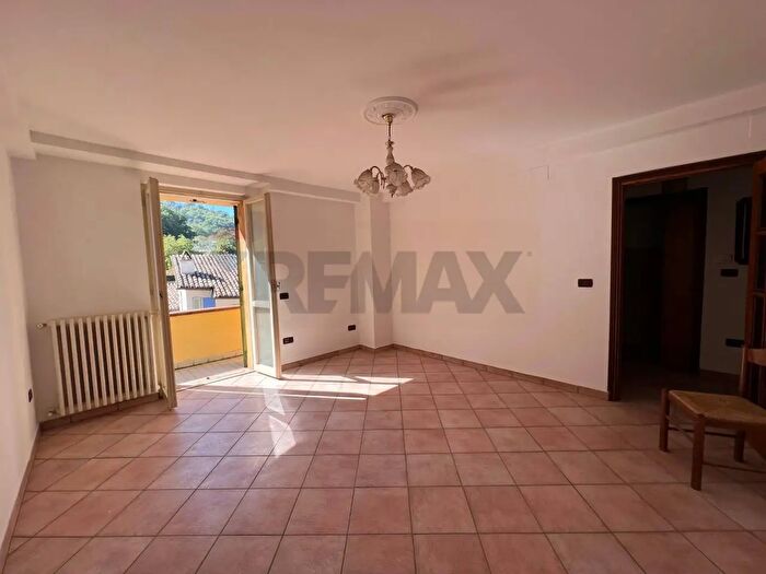 Casa quadrilocale in vendita in Via dei Frantoi, Foligno