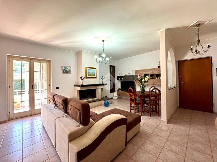 Appartamento trilocale in vendita in Traversa VI Giorgio De Chirico, Rende