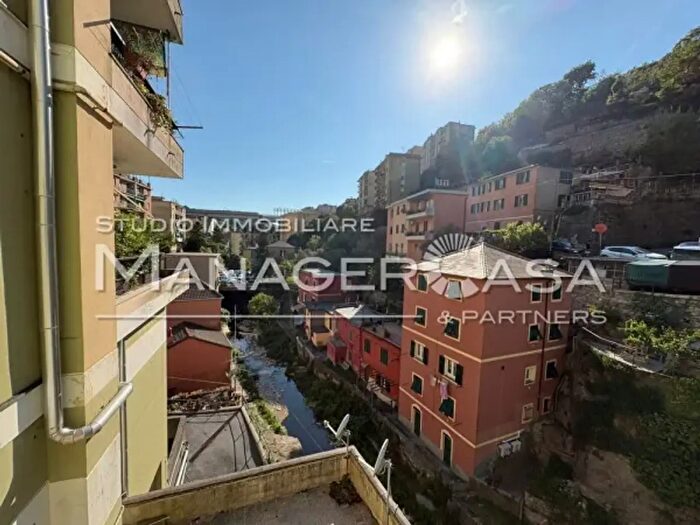 Appartamento trilocale in vendita in Via Giovanni Daneo, Genova