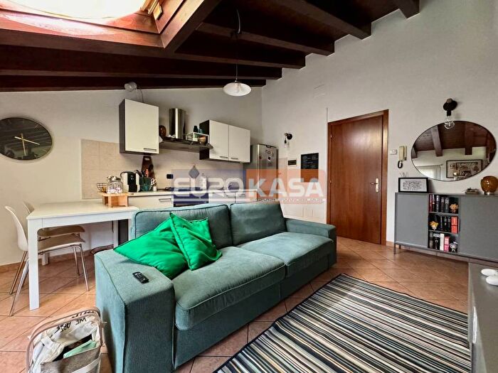 Appartamento bilocale in affitto in VIA GARIBALDI, Osio Sotto