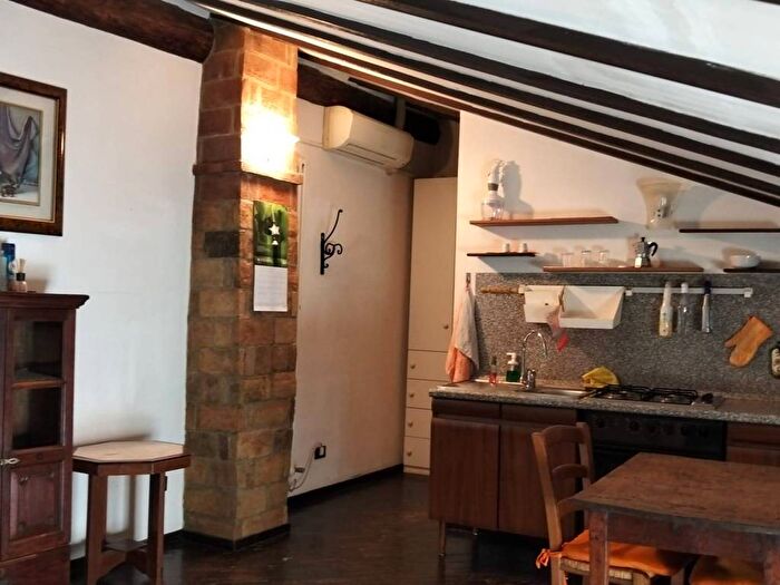 Casa monolocale in affitto in Strada dellUniversità, Centro Storico, Parma