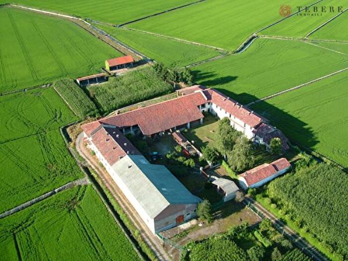 Casa con 6 locali in vendita in Cascina Risi, Villata