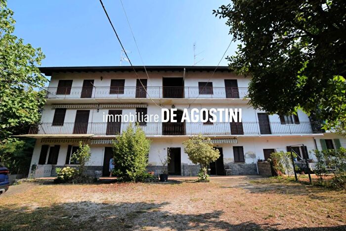 Casa con 12 locali in vendita in Via Via Nobile GatticoVeruno Novara, GatticoVeruno