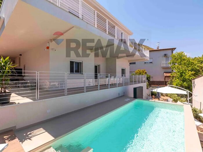 Casa con 15 locali in vendita in Alcamo