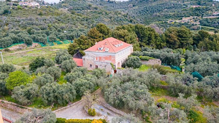 Casa in vendita in Imperia