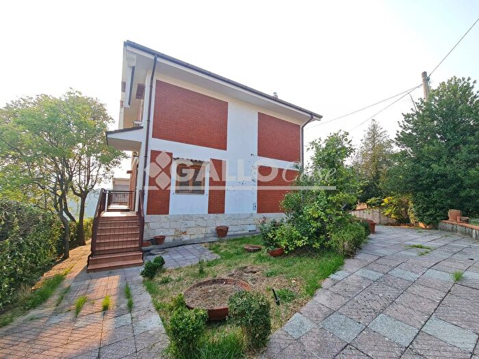 Casa con 8 locali in vendita in Via Campania Carolei, Carolei