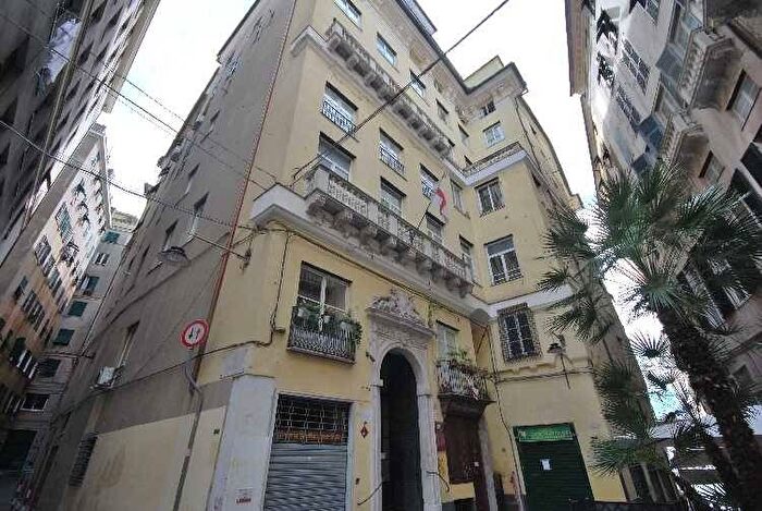 Appartamento trilocale in affitto in Piazza de Marini, Caricamento, Genova