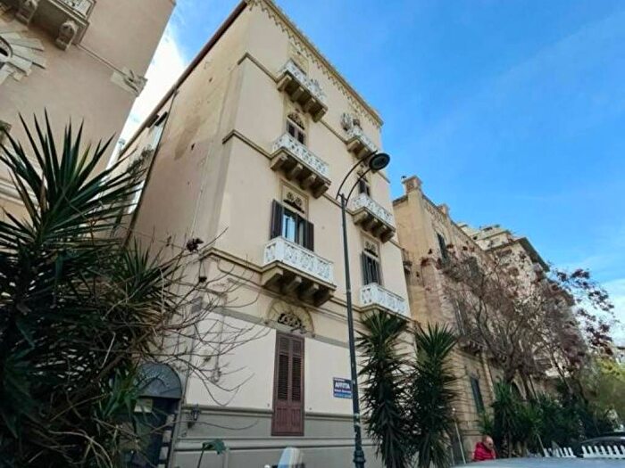 Appartamento bilocale in affitto in Via Enrico Albanese, Politeama Ruggiero Settimo, Palermo