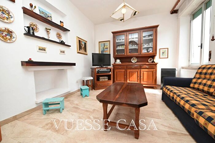 Appartamento con 8 locali in vendita in Via Lombardia Nuoro, Nuoro