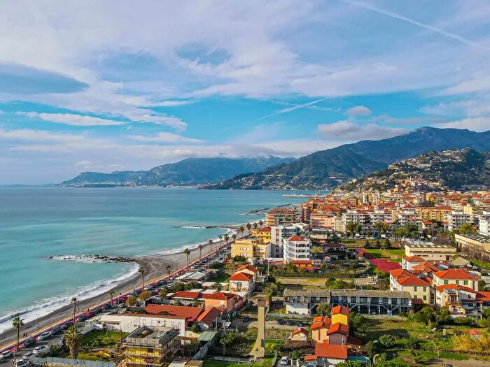 Appartamento trilocale in vendita in Via Tacito, Ventimiglia