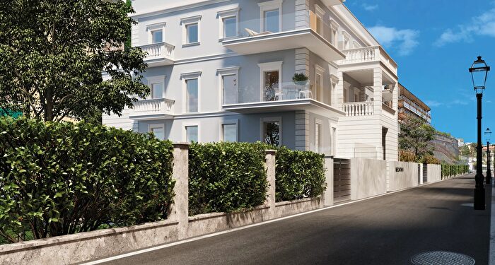 Appartamento con 6 locali in vendita in Via Luigi Mercantini, Genova