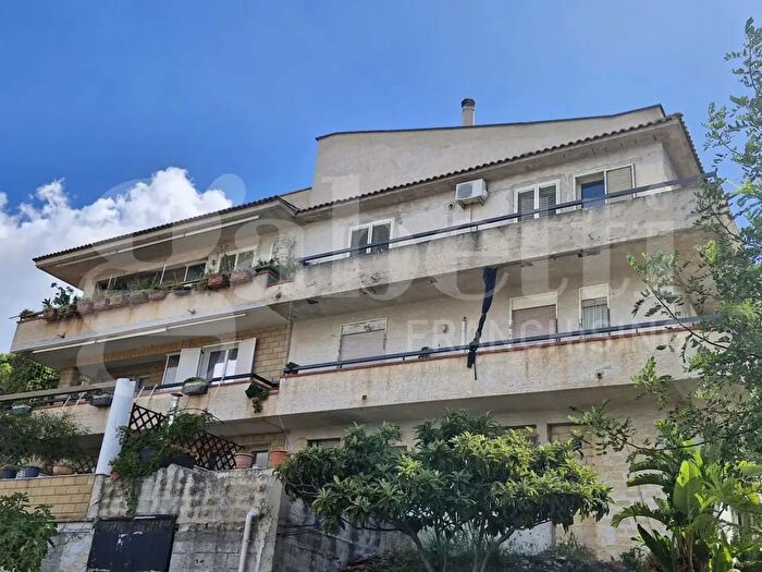 Appartamento con 5 locali in vendita in Via Piana degli Albanesi, Palermo