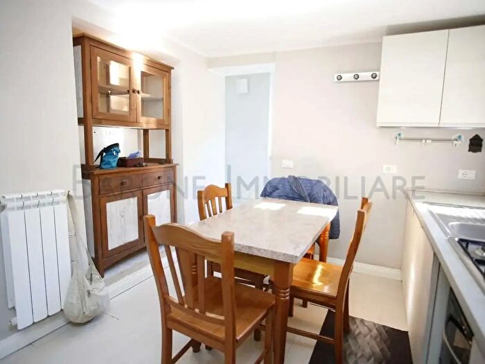 Appartamento quadrilocale in vendita in Via Obertenghi, Massa