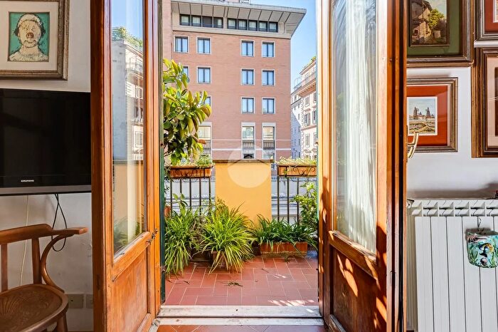 Appartamento trilocale in vendita in Via Leonina, Roma