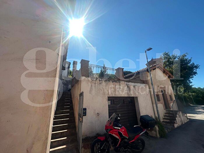 Appartamento trilocale in vendita in Loc Ravignano a, Foligno