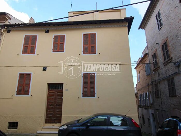 Casa quadrilocale in vendita in Via Aldobrandino, Fermo