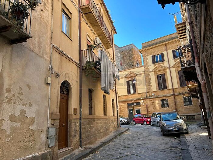 Appartamento trilocale in vendita in Via Paternò, Caltanissetta