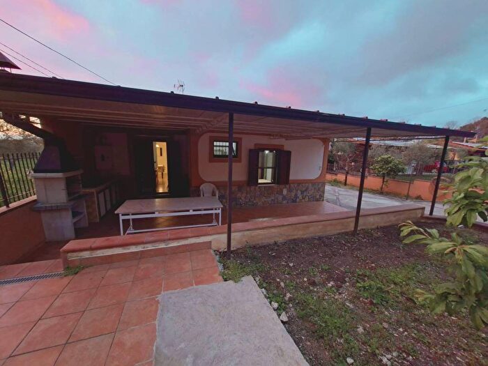 Casa con 5 locali in affitto in Via Fonte, Roccadaspide