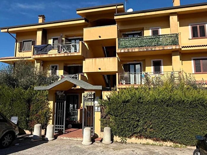Appartamento trilocale in affitto in Via Costantino, Arcavacata, Rende