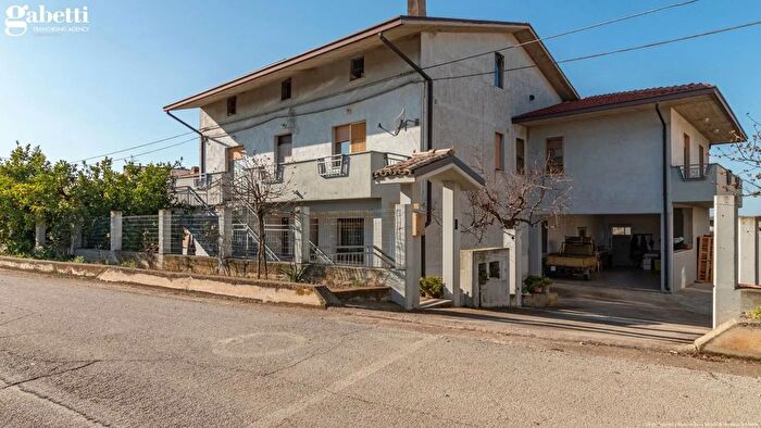Casa con 10 locali in vendita in Cda Piane Favaro, Rocca San Giovanni