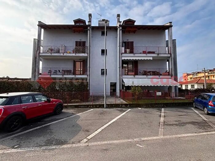 Appartamento bilocale in vendita in Via Gazzulli, Sesto Calende