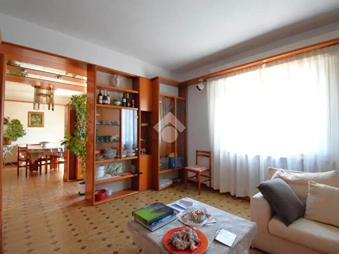 Appartamento quadrilocale in vendita in Viale Foligno, Riccione