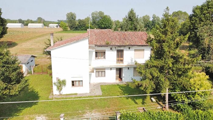 Casa con 8 locali in vendita in Via Molinella, Piombino Dese